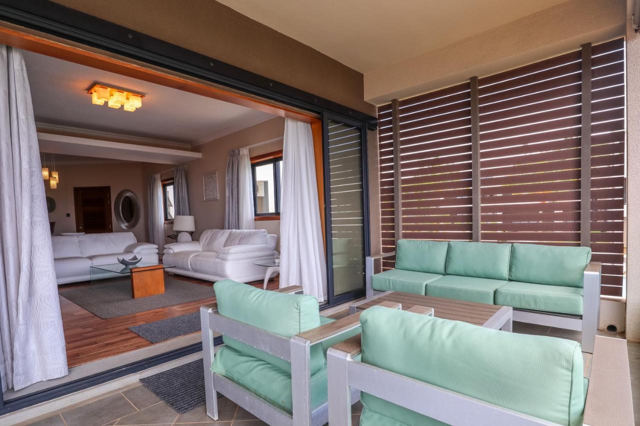 Pierre Bleue Beachfront Villa Flic-en-Flacq Kültér fotó