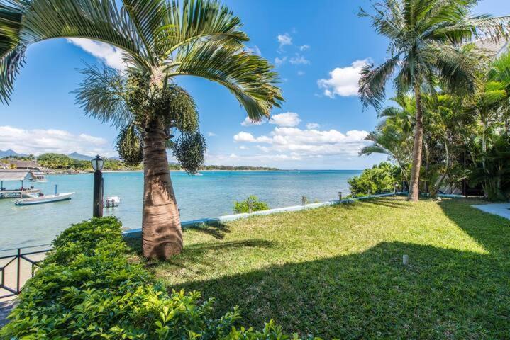Pierre Bleue Beachfront Villa Flic-en-Flacq Kültér fotó